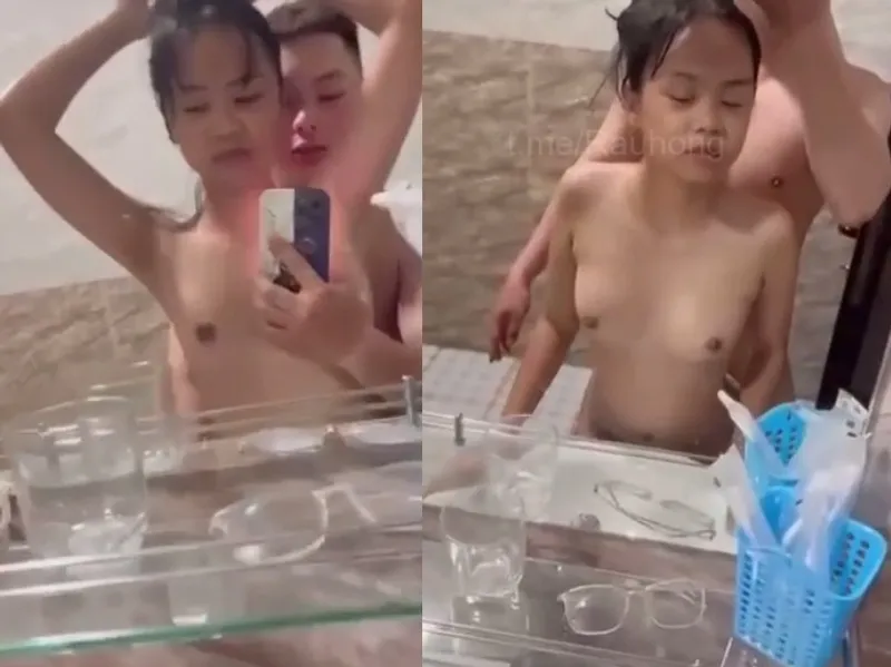 Dáng mảnh em cùng any phang trước gương quay kỉ niệm